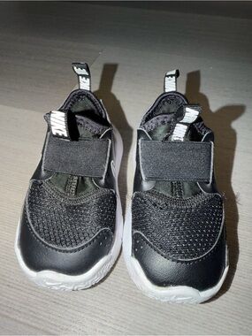 Nike Kids Black and White Velcro Athletic Sneakers